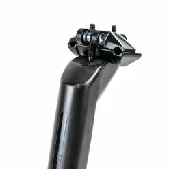 BMC Teammachine Seatpost SLR01 - 30mm Offset - Carbon - 380mm - Black 5 BMC Teammachine Seatpost SLR01 - 30mm Offset - Carbon - 380mm - Black -Cervelo Salg DSC01849 38c2fab1 9034 4b23 b74d 5a0e90f4cf17