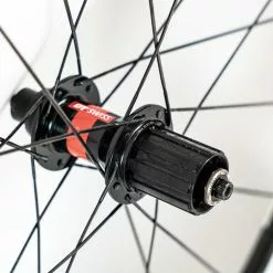 ENVE SES 8.9 AR Rear + ENVE SES 5.6 AR Front - Tubular - Wheelset - Carbon 10 ENVE SES 8.9 AR Rear + ENVE SES 5.6 AR Front - Tubular - Wheelset - Carbon -Cervelo Salg DSC03409 d112b23f 3511 44bb a71e 331dc0ec3941