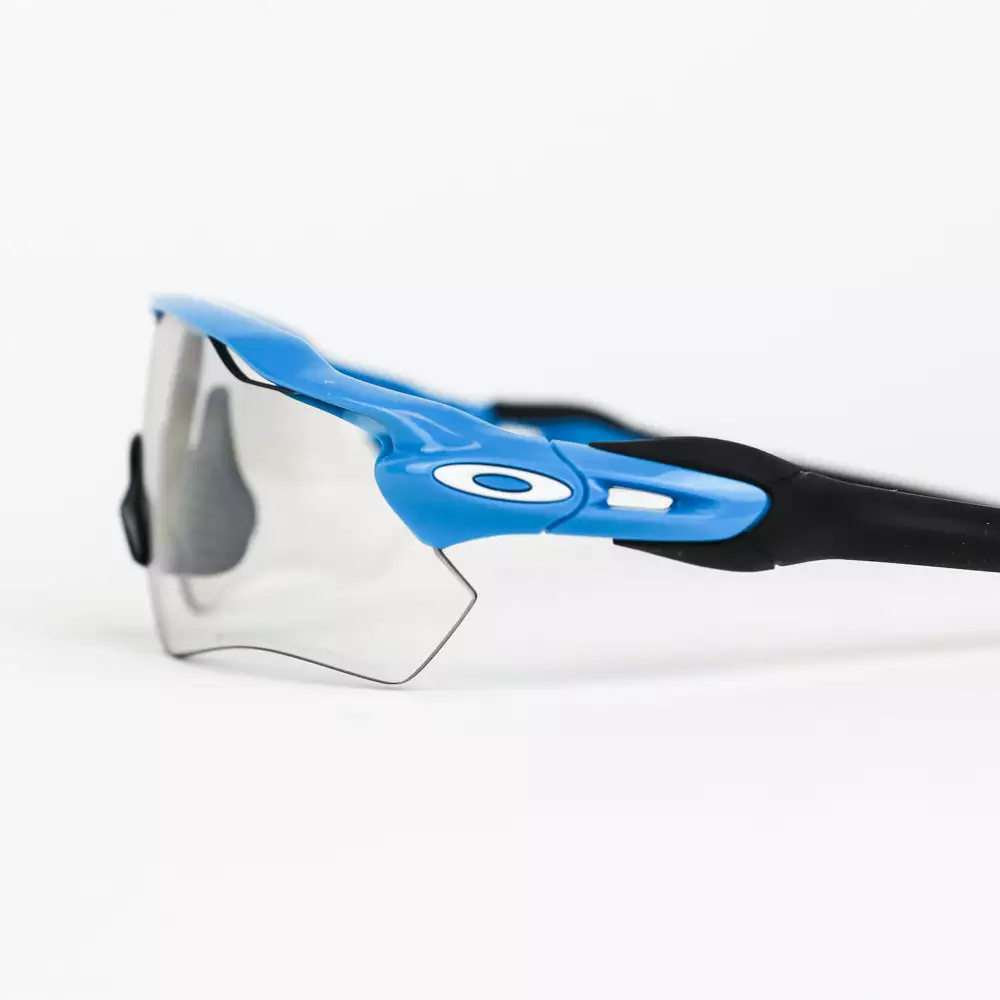 Oakley Radar EV Polished Sky - Path Black Iridium Photochromic 4 Oakley Radar EV Polished Sky - Path Black Iridium Photochromic - Billede 2