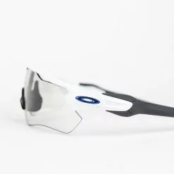 Oakley Radar EV Polished White/Team Blue - Path Black Iridium Photochromic -Cervelo Salg IMG 3719