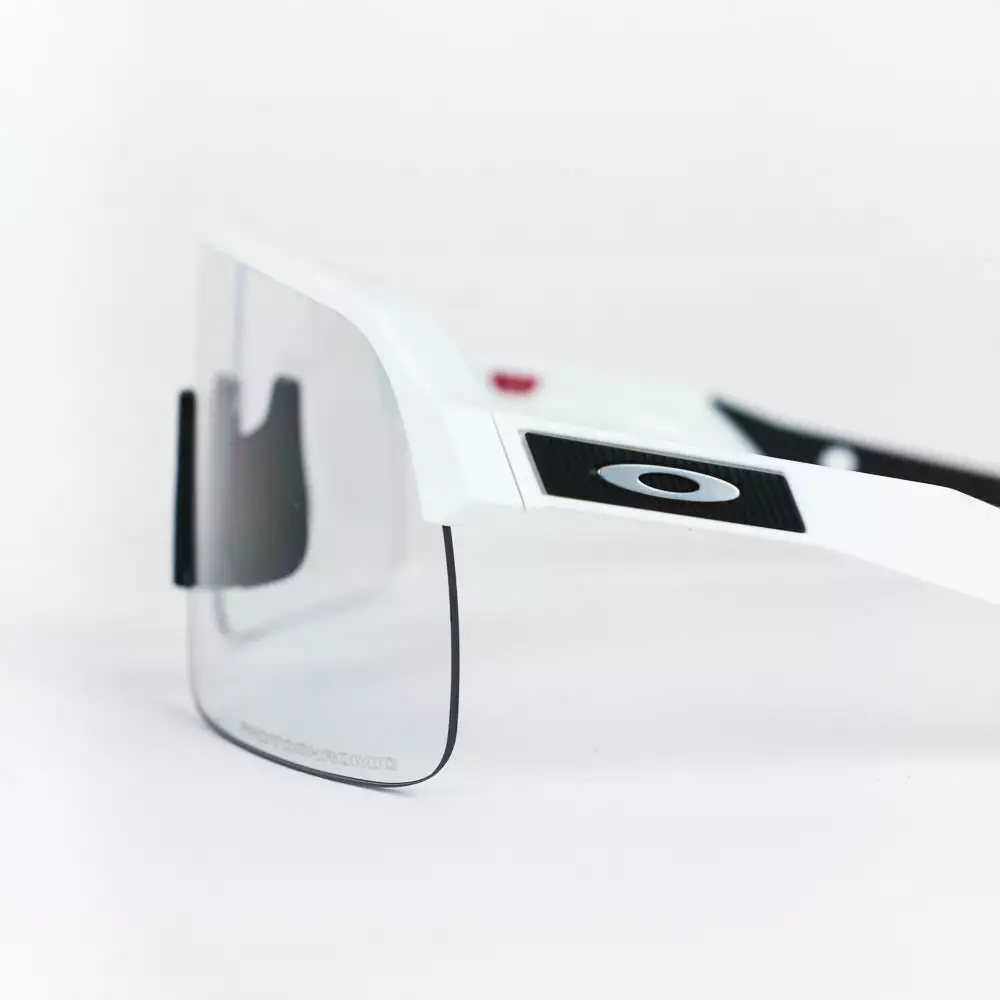 Oakley Sutro Lite Matte White Photochromic 4 Oakley Sutro Lite Matte White Photochromic - Billede 2